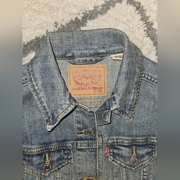 Levi's denim vest with DIY detail on back xs - Picture 3 of 5